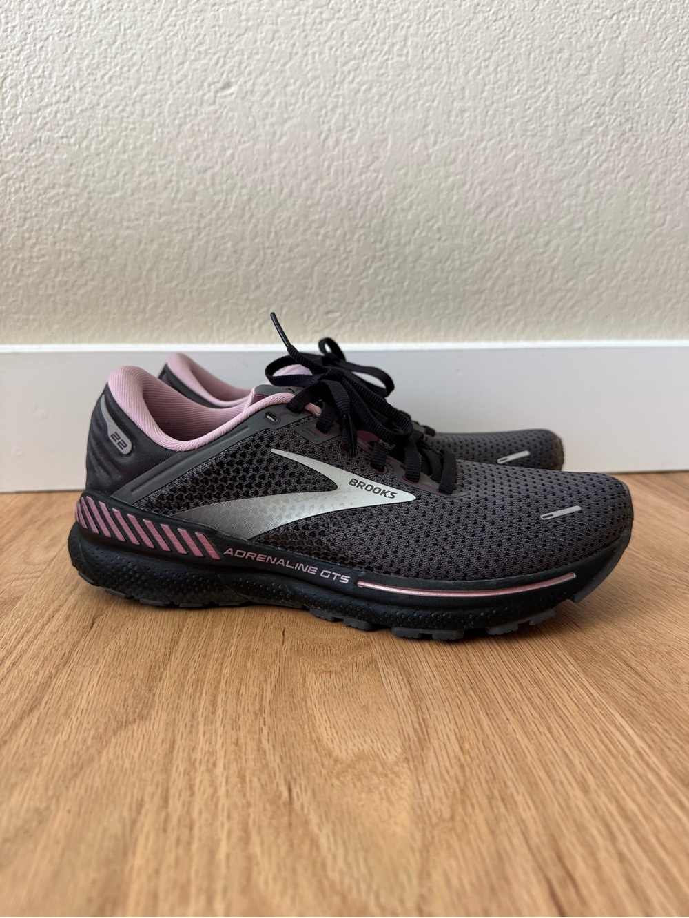 Brooks Adrenaline GTS 22 Running Shoes Black Purple Women's Size 9